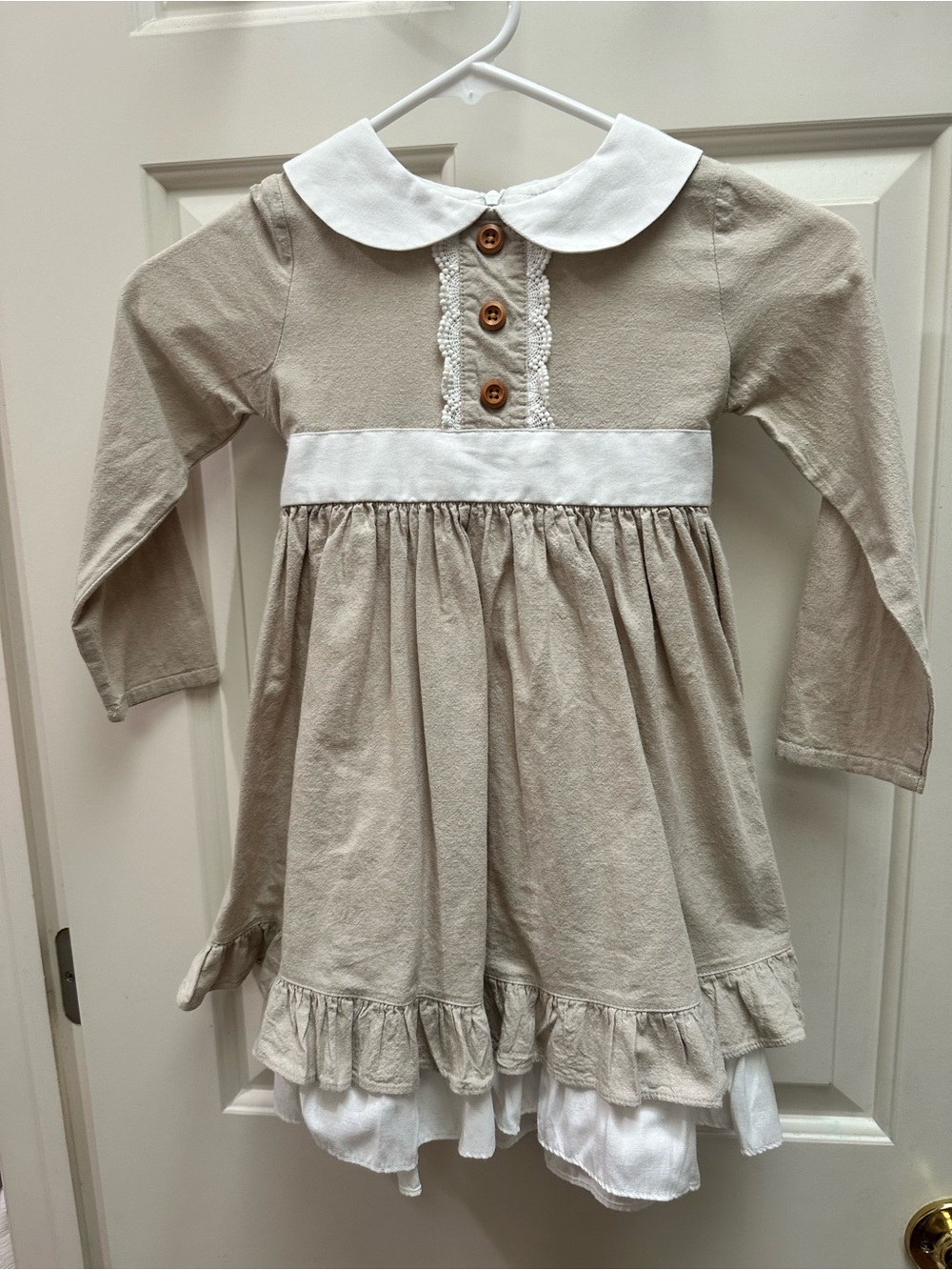 Girls Beige & White Peter Pan Collar Dress THINK PINK BOWs brand size 5. Cotton!